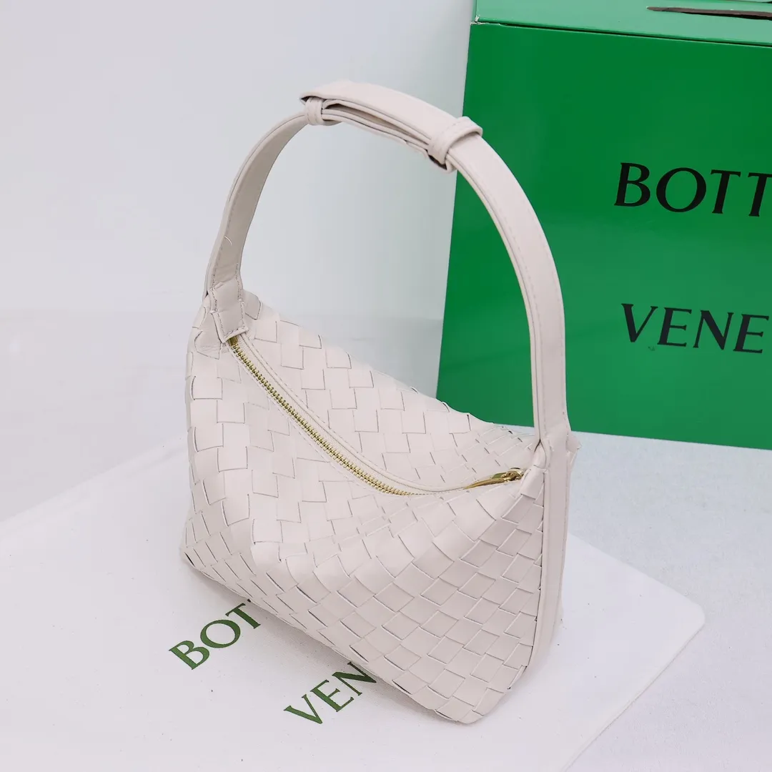 All categories Official website "Brand Women's Bags" Women's Bags 💙 BV 2026 new BV portable shoulder bag